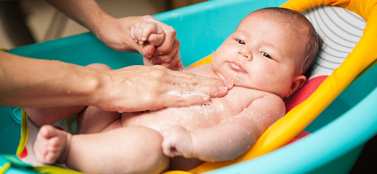 Comment donner le bain à votre bébé