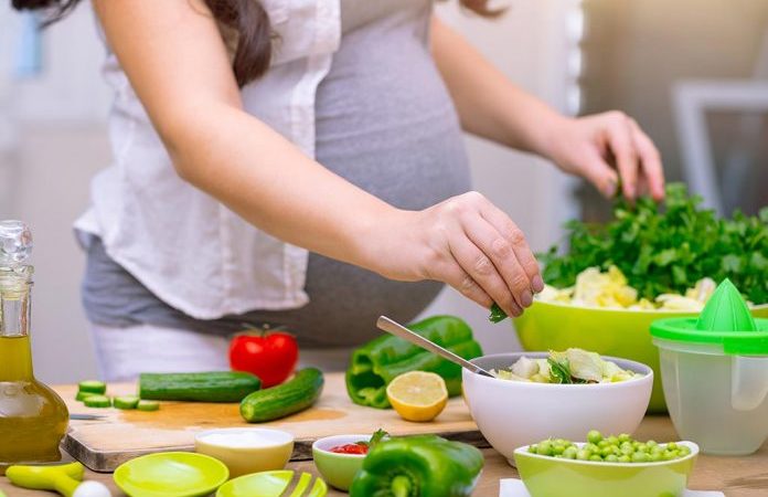 Manger sainement et végétarien pendant la grossesse