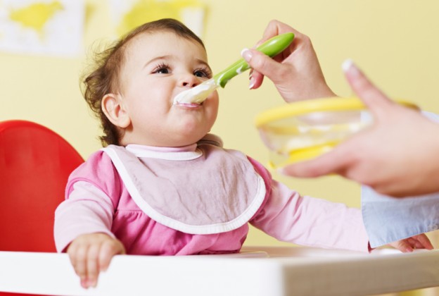 Ce que vous devez savoir sur l’alimentation de votre bébé avec des préparations pour nourrissons