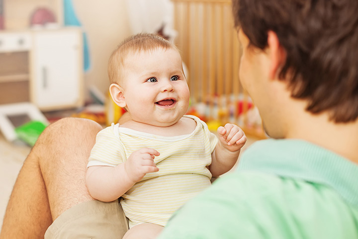 Le développement physique des bébés de 0 à 6 mois